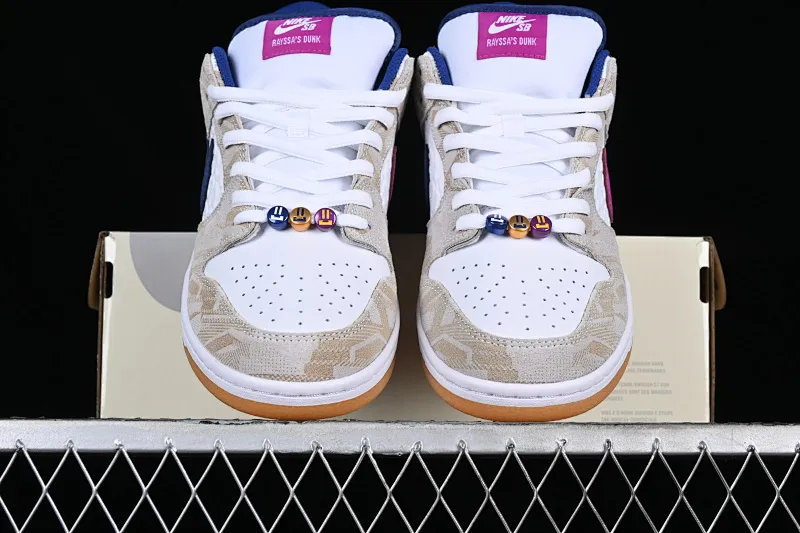 All Categories Nk SB Dunk Series Nk SB Dunk Low Low-top sneakers C version Rayssa Leal x Nk SB Dunk Low Brazilian skateboarding goddess joint model SB low-top casual sneakers FZ5251-001